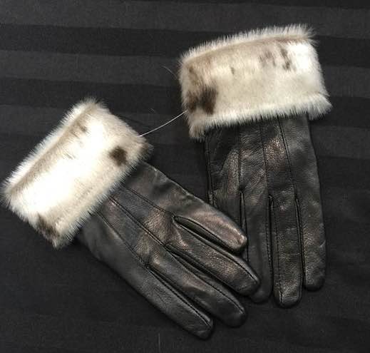 Leather gloves with sealskin band 